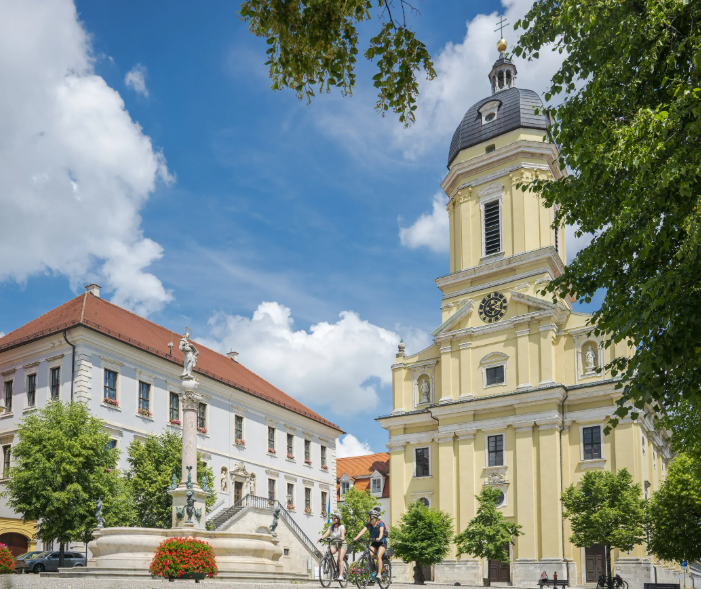 Karlsplatz in der Oberen Altstadt Neuburg an der Donau Immobilienbewertung Roland Weiß